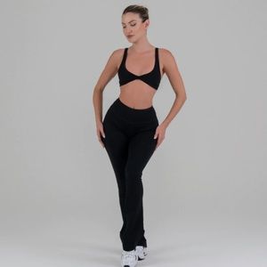 DAVIS ACTIVE brand new twist bra